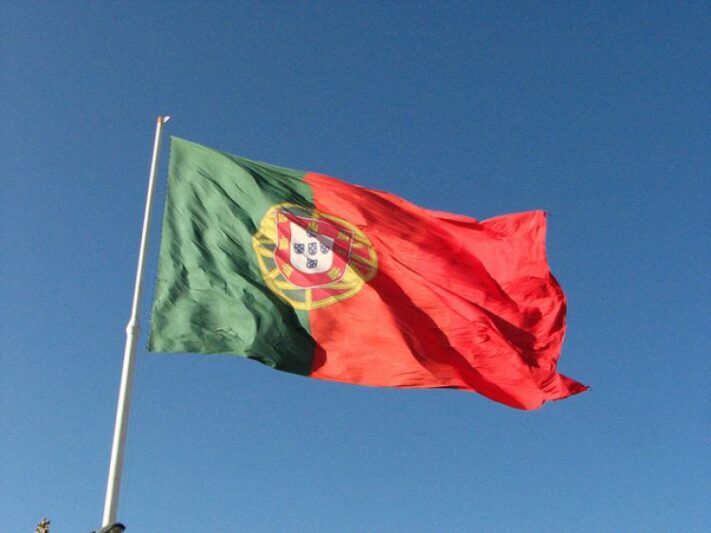 Portugal_flag_flickr_fdecomite_750_563_80_s
