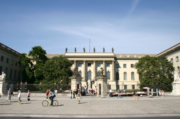 humboldt-universität zu berlin,
hauptgebäude,
unter den linden 6
10099 berlin
foto: heike zappe
10.9.2006