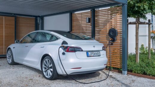 Eine AC-Wallbox im Retro-Outfit. Vielleicht puscht das die E-Mobilität zusätzlich.