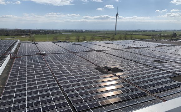 The-solar-pannels-set-up-above-Zoeterwoude-brewery-help-produce-Sol-beer-580x358