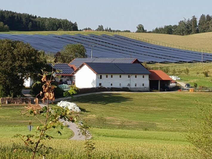 Bayern_Solarpark_Dachanlage_2019_Maxsolar_c_Hans_Urban