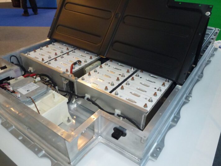 Lithium-Ion_Battery_for_BMW_i3_-_Battery_Pack-wikimedia-commons-1024x746