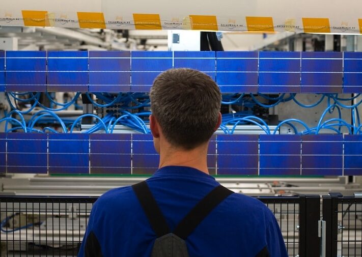 Solarworld_modulfertigung_Solarzelle_pruefung