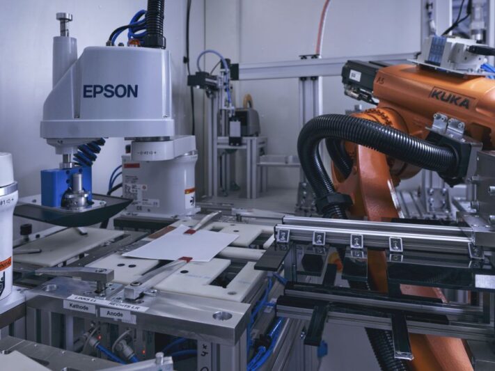 Agile Produktionszelle mit Roboter als zentralen Element
Stapelstation des SmartBatteryMaker



© copyright by 
Karlsruher Institut für Technologie
Allgemeine Services - Crossmedia
Abdruck honorarfrei im redaktionellen Bereich
Belegexemplar erbeten *** Local Caption *** Agile Produktionszelle mit Roboter als zentralen Element
Stapelstation des SmartBatteryMaker

© copyright by 
Karlsruher Institut für Technologie
Allgemeine Services - Crossmedia
Abdruck honorarfrei im redaktionellen Bereich
Belegexemplar erbeten