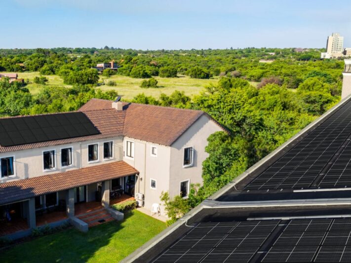 Composing_VertexS_Trina_Solar_Dachanlage_400Watt_module_Europa-1536x747