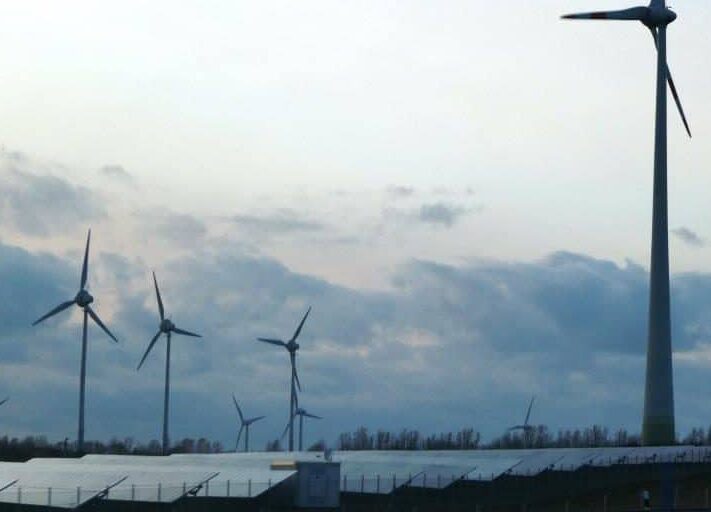 PV-und-Wind-in-der-Prognitz-Foto-©-Gerhard-Hofmann-Agentur-Zukunft-für-Solarify-e1585650034570