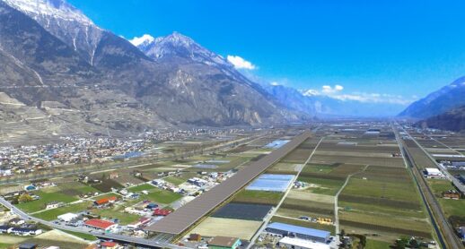 energypier_Autobahn_Wallis_Photovoltaik_Windenergie