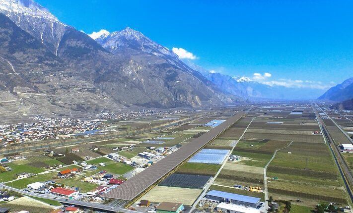 energypier_Autobahn_Wallis_Photovoltaik_Windenergie