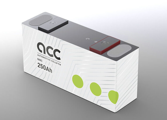 Mercedes-Benz beteiligt sich am europäischen Batteriezellenhersteller Automotive Cells Company (ACC), um die Entwicklung und Produktion von Hochleistungsbatteriezellen und -modulen der nächsten Generation voranzutreiben. 

Mercedes-Benz is taking an equity stake in European battery cell manufacturer Automotive Cells Company (ACC) to scale up development and production of next-generation high-performance battery cells and modules.