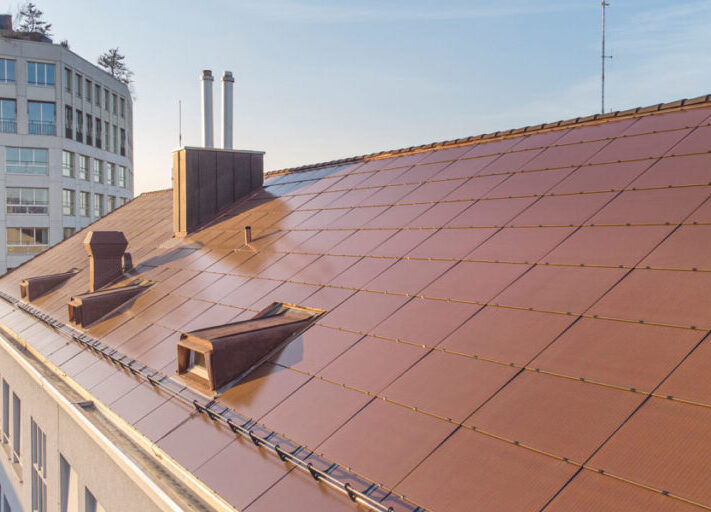 Zuerich_Dachanlage_farbige_Module_3S_Solar_plus_2021-e1632916504265-1024x512