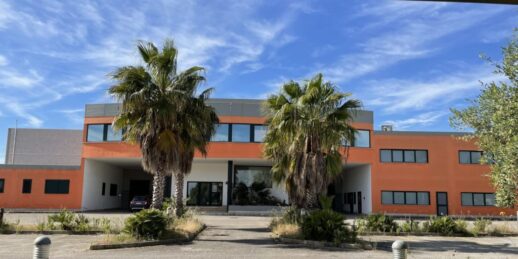 Midsummers-fabrik-i-Bari-Italien-scaled-e1635766699956-1024x512