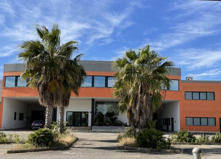 Midsummers-fabrik-i-Bari-Italien-scaled-e1635766699956-1024x512
