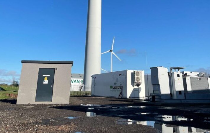 Leclanche_Hybrid-Energiespeicher_Lithium-Ionen-Batterie_Schwungrad-800x451