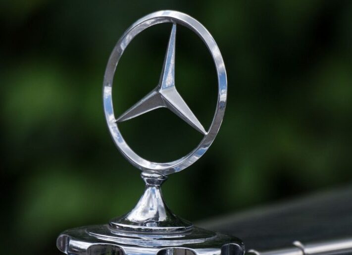 mercedes-star-g45659e9e8_1920-1024x515